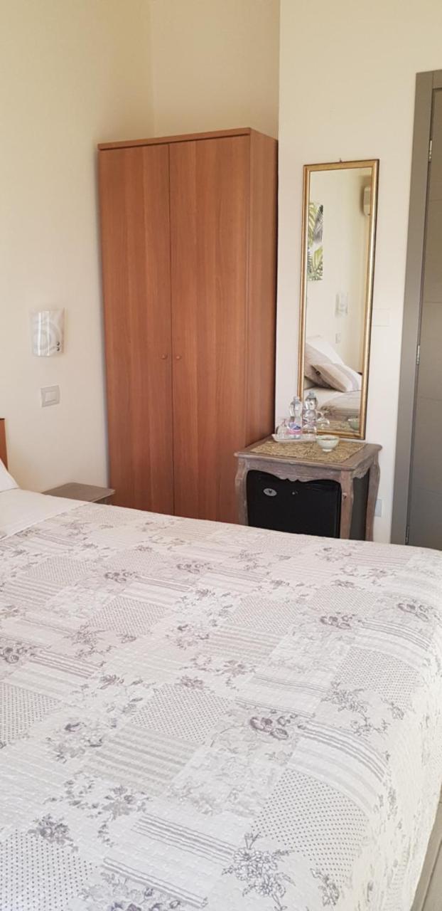 Hotel Margherita Meuble Sirmione Eksteriør bilde